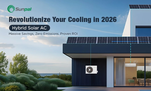 منزل حديث مزوّد بألواح شمسية على السطح ووحدة تكييف خارجية، وفي الخلفية المساحات الخضراء والمحيط، وتوجد علامة Sunpal التجارية في أعلى اليسار.